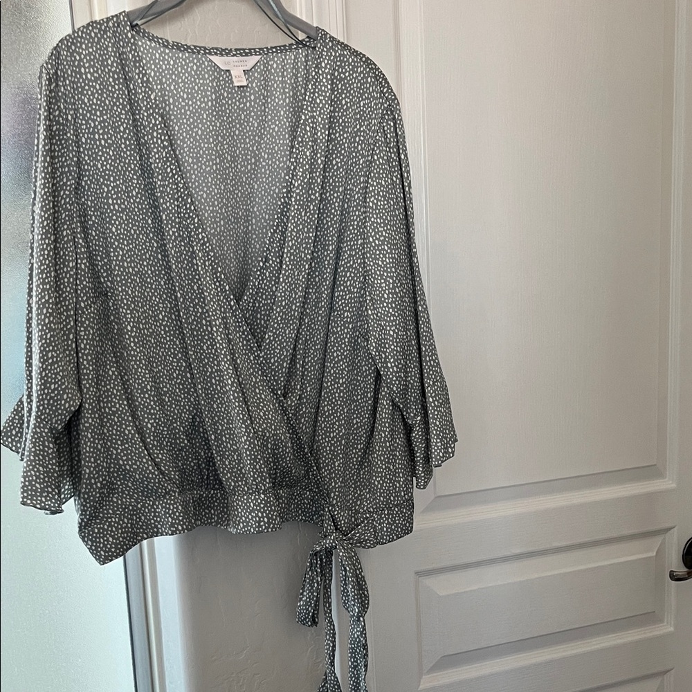 LC Lauren Conrad Gray Patterned Wrap Blouse